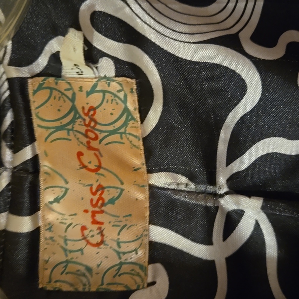 Black Women's Coat Size SMALL: B - Picture 2 of 5
